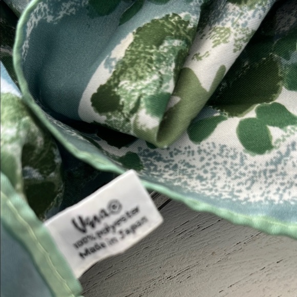 Vera Neumann Green and Blue Patterned Scarf - Picture 3 of 3